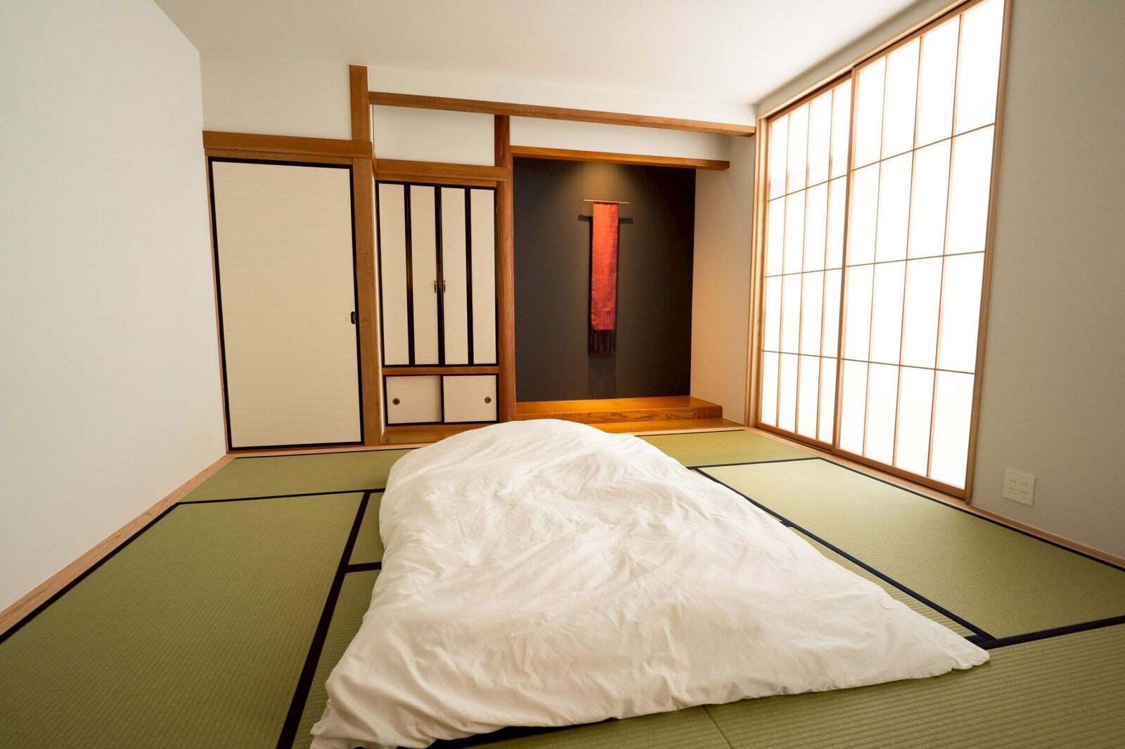 平 ─ 床の間のある和室